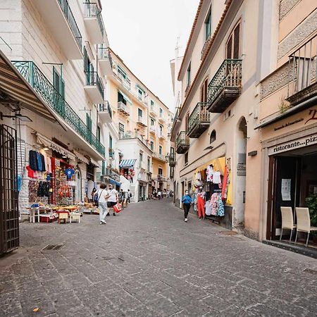 White Amalfi Centro Storico By Italianhost Apartment ภายนอก รูปภาพ