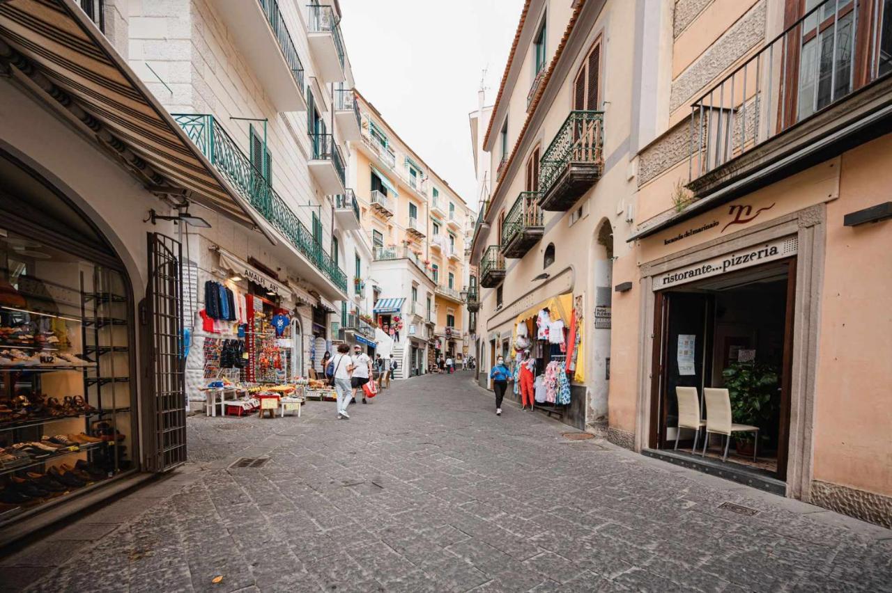 White Amalfi Centro Storico By Italianhost Apartment ภายนอก รูปภาพ