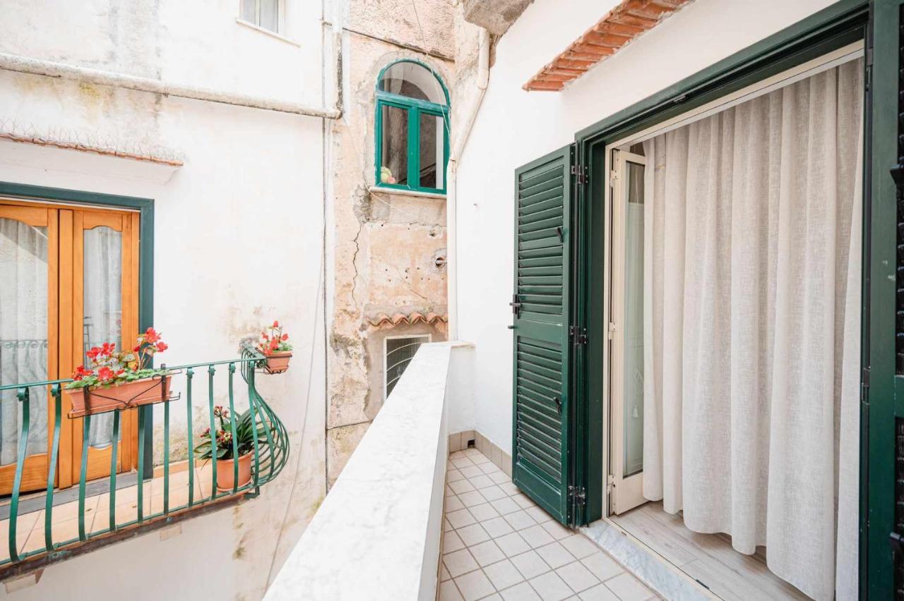 White Amalfi Centro Storico By Italianhost Apartment ภายนอก รูปภาพ