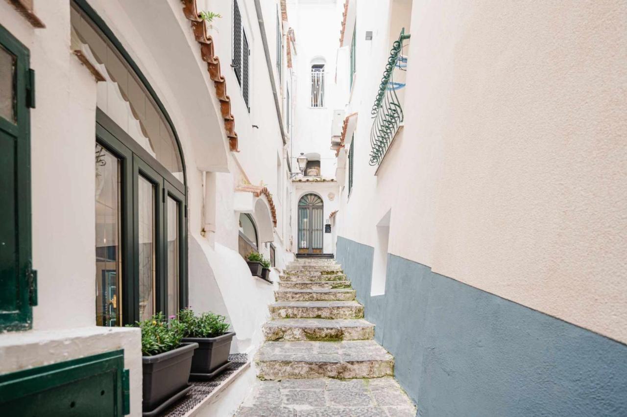 White Amalfi Centro Storico By Italianhost Apartment ภายนอก รูปภาพ
